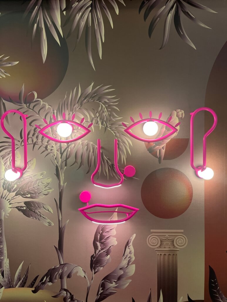Neon licht ontwerp van een gezicht.